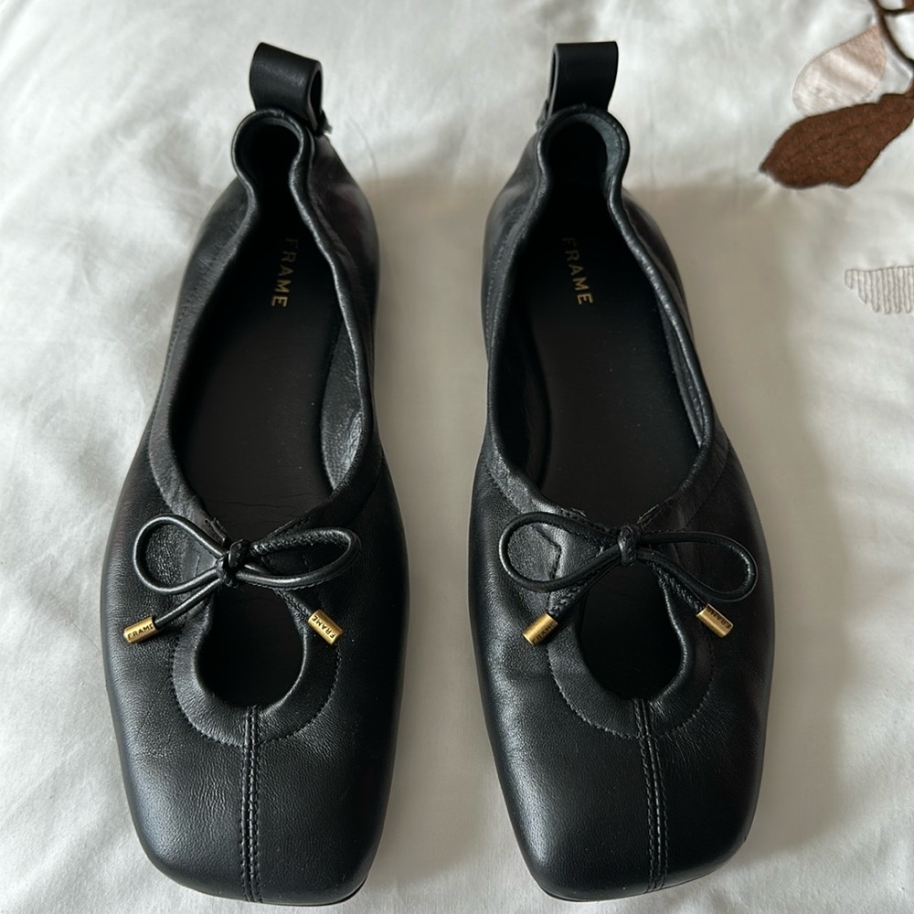 FRAME black ballet flats
